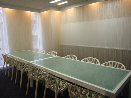 　会議室「レムリア」は、パステルカラーで安らげるスペースになっている。