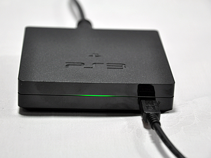 　USB端子があり、PS3本体とはUSBで接続する。