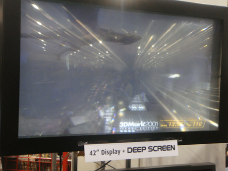 　テレビ画面にかぶせると3Dになるというマスクも展示されていた。何となくたしかに3Dに見える気がする。