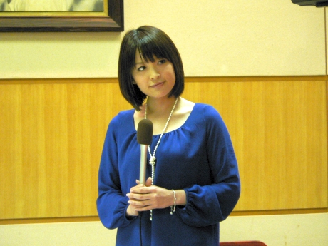 　会見の司会は日本テレビアナウンサーの小熊美香氏が務めた。