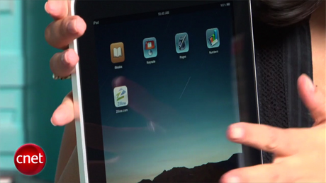 　2つ目の画面。iPadに最適化された「iWork」のアプリケーションが並ぶ。そして、向かって左上には「iBooks」がある。