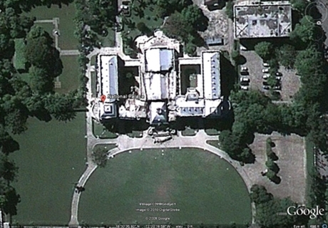 　Champs de Mars広場の大統領官邸は地震発生後、半壊状態になっている。