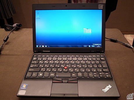 　ThinkPad X100eは、LEDバックライト11.6型HD（1366×768ドット）ディスプレイを搭載。