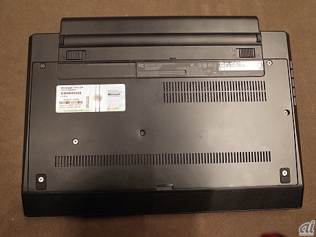 　ThinkPad X100eの背面。