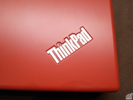 　ThinkPad Edge 13”のグロッシー・レッドとは全く異なる、マットな赤だ。