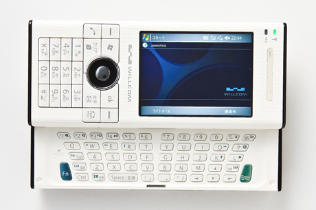 　W-ZERO3［es］（WS007SH）
　2006年7月発売、シャープ製。W-ZERO3がスリムになり、QWERTYキーに加えて数字ダイヤルキーでも操作ができるようになった。また、Windows Vistaとの連携に対応した。