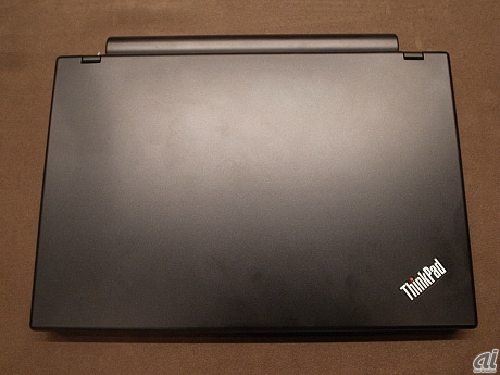 　ThinkPad X100eで、カラーはミッドナイト・ブラック。
