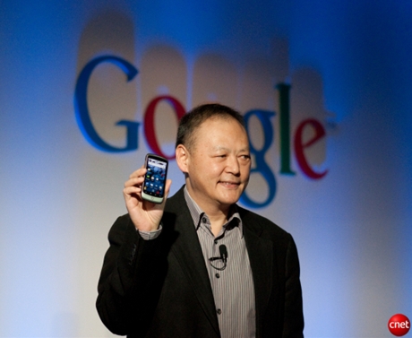 　Queiroz氏は、HTCの最高経営責任者（CEO）であるPeter Chou氏を紹介した。HTCはNexus Oneの設計と製造を担当している。

　Chou氏（写真）はまず、GoogleがHTCらとともにAndroidプラットフォームを発表した2年前を振り返った。HTCは初めてのAndroid携帯電話である「G1」を開発し、Nexus Oneを含めてこれまで7種類のAndroid携帯電話を開発してきた。
