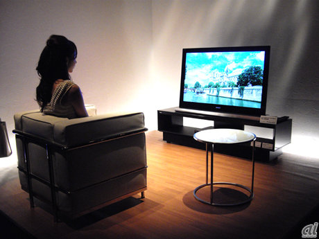 　ソニーは3月9日、「2010 ソニーホームエンタテインメントプロダクツ」として、3Dテレビを含む液晶テレビ、ホームシアター製品などを発表した。記者会見の様子を写真で紹介する。
