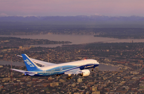 　シアトル上空を飛行する787 Dreamliner。