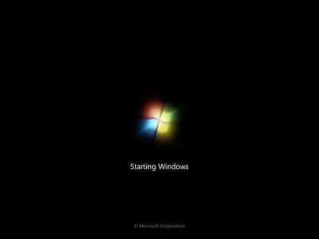 　Windows 7。Windowsの輝く旗。