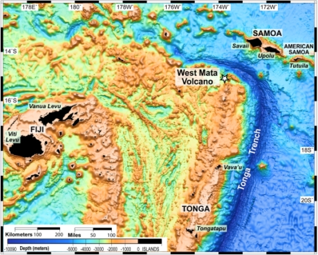 　西マータ火山は、南西太平洋にあるトンガ海溝に面したラウ海盆に位置しており、サモア、トンガ、フィジーに隣接した海域にある海底火山の1つ。