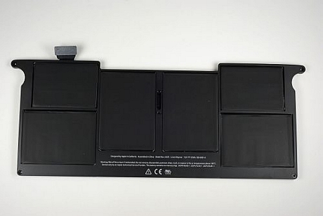 　新型MacBook Airの11インチモデルには、7.3V、35Whのリチウムイオンバッテリが採用されている。