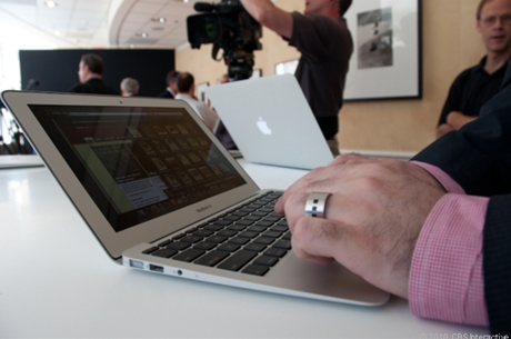 　MacBook Airにはユニボディ構造が採用されている。そのため、薄くても丈夫な設計になっている。