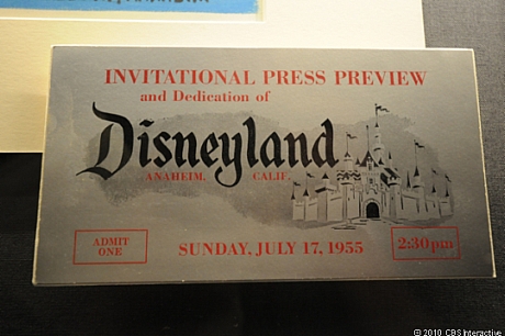 　1955年7月17日のディズニーランドの正式開園へのプレス用チケット。