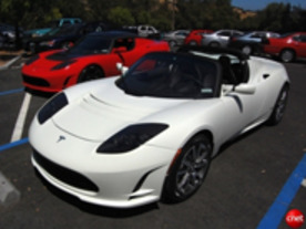 フォトレポート：新しくなった電気スポーツカー「Tesla Roadster」