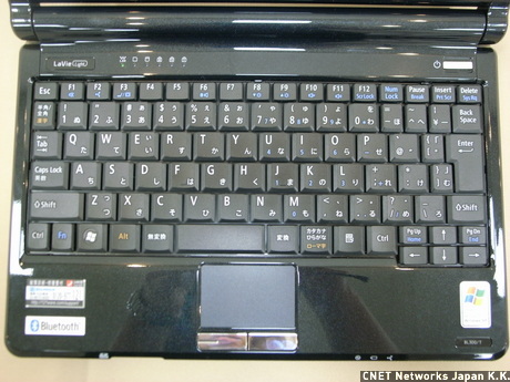 　「パールブラック」のキーボード。キーピッチは17mm、キーストローク2.0mm。
