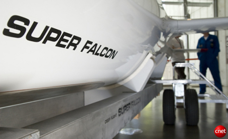 　Deep Flight Super Falconは岸から進水できるように設計されており、母艦による整備と監視が不要であるため、運用費用を大幅に低く抑えられる。