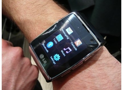 　バルセロナで開催のGSMA Mobile World Congress 2009で最も話題となったガジェットはLGのタッチスクリーン搭載Watch Phone「GD910」と言えるだろう。
 
　同デバイスは、試作品が2008年に公開され、完成品が1月にラスベガスで開催のConsumer Electronic Show（CES）で展示された。LGは現地時間2月16日、Watch Phoneのテレビ電話機能を初公開した。