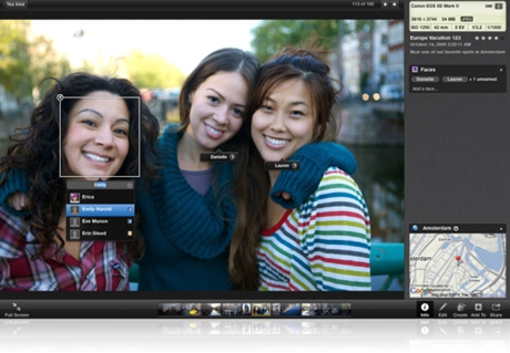 iPhoto '11のFacebookタギング

　さらに、Facebookにアクセスすることなく、iPhotoから友人にタグを付けることができる。