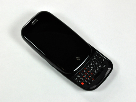 　「Palm Pre」は、Palmが米国時間6月6日に発売したスマートフォンだ。米CNET Newsの姉妹サイトであるTechRepublicは、iFixitおよびphoneWreckの協力を得て、Palm Preの分解フォトレポートをお届けする。