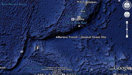 Google Earthの画面左にある「レイヤ」メニューで、「海」にチェックを入れると海面および海底のデータを閲覧できるようになる。写真のマリアナ海溝は世界でもっとも深い海溝だ。