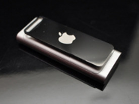 使うほどに楽しくなる、ゼロ・ボタンのiPod--アップル「iPod shuffle」