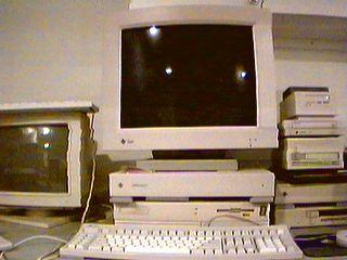 　SPARCstation 2も同様にして撮影した。最近、起動しなくなってしまったが、20ドルで新しいNVRAMチップを購入するのではなく、修理することにした。
