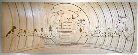 　日本人芸術家の大谷芳照氏による浅浮き彫りの彫刻作品「モーフィングスヌーピー」。Schulz氏が50年にわたって描いてきた43種類のスヌーピーがすべて含まれている。