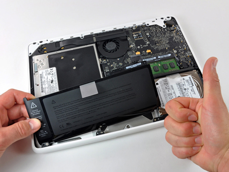 　バッテリの容量は60Whで、13インチMacBook Proと同じだ。