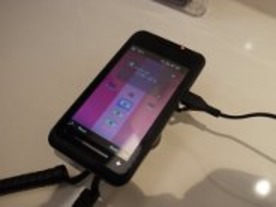 フォトレポート：東芝のスマートフォン「TG01」--1GHzのクアルコム製CPUを搭載
