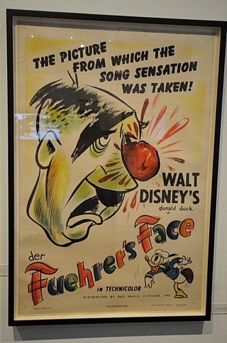 　1942年のプロパガンダ映画「総統の顔」の宣伝用ポスター。主演はドナルドダックだ。