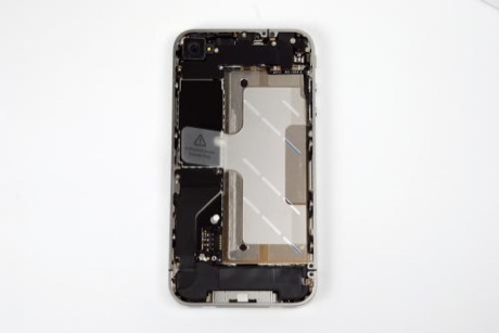 　バッテリを外したiPhone 4の筐体。