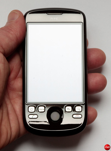 　Ionは、Appleの「iPhone」よりも細く、そのほかの携帯電話機により近い形となっている。