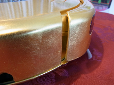 　細部まで金箔が使われている。