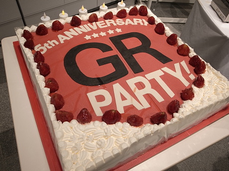 　イベントでは、GR DIGITALの誕生を記念してケーキも登場。