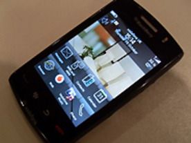 フォトレポート：「BlackBerry Storm 2」--英国で発売間近のRIM新端末