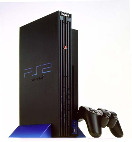 ソニー「PlayStation 2（PS2）」

　2000年に発売されたPS2は今でも販売されている。ソニーは同システムが10年間続くという約束を守っている。DVDプレーヤーを搭載したPS2によって、ゲーム機はリビングルームのエンターテインメントシステムの中心的存在になった。