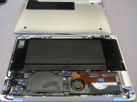 フォトレポート：「MacBook Air」分解--やっぱり中身も薄かった