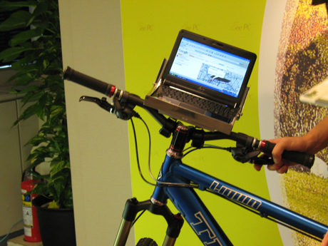 SSDなので自転車に取り付けても振動で問題が起きないことをアピールしている。