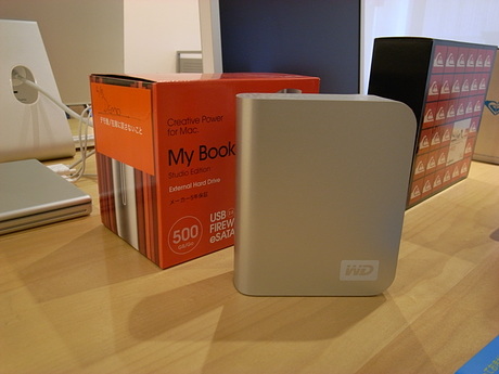 外付けHDDドライブ「Western Digital MyBook Studio」。500Gバイトが2万3800円、1Tバイトが4万8800円。全国のアップルストアとアップルオンラインストアで先行発売中だ。