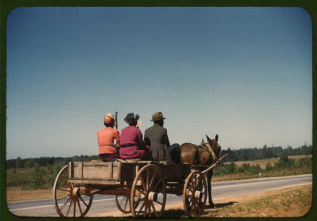　Jack Delano氏は、1941年にジョージア州グリーン郡で、荷馬車に乗った3人を撮影した。この写真には、Flickrにアップロードしてから1日のうちに34個のタグが付けられた。