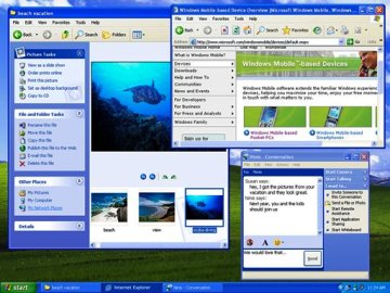 　MeとWindows 2000のリリース後間もなく、2001年にはWindows XPが登場した。

　XPは「experience（体験）」を意味するものであり、MicrosoftはこのOSで初めて、ビジネス向けOSと一般消費者向けOSの製品ラインを1つに統合した。XPはWindows 2000のコードベースに基づいており、現在もビジネス市場では主流となっている。
