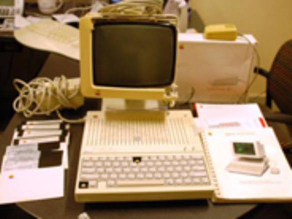 フォトレポート：分解、「Apple IIc」--フロッピードライブ内蔵のコンパクト機