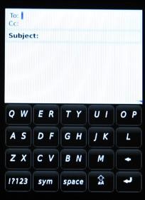 　SureTypeキーボード。BlackBerry Stormを縦に持っているときに使用できる。