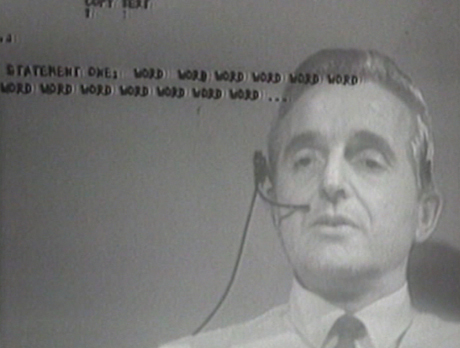 　1968年のデモは、Engelbart氏の次の質問から始まった。「知識労働者であるあなたがオフィスで、1日中動き続け、すべてのアクションにすぐ応答してくれるコンピュータと、そのコンピュータにバックアップされたコンピュータディスプレイを与えられたとしたら、それからどれだけ多くの価値を引き出せるだろうか。このことは基本的に、われわれがスタンフォード研究所のAugmented Human Intellect Research Centerで長年にわたって追究してきたことを特徴付けるものである」