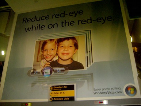 　ニューヨークのジョンFケネディ空港では、Windows Vistaの広告が大々的に張られている。