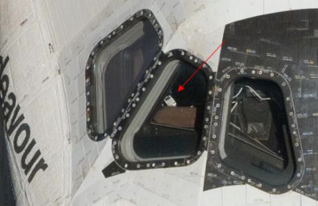 　スペースシャトルEndeavor操縦席にあるiPodの拡大写真。