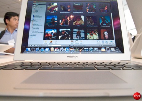 　新型のMacBook、MacBook Pro、MacBook Airはすべてガラス製マルチタッチトラックパッドを搭載する。
