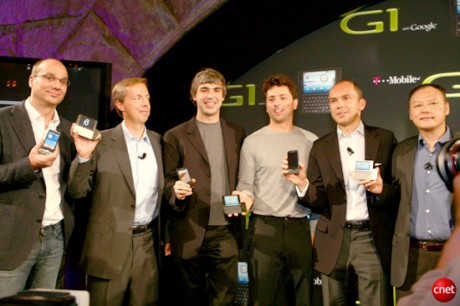 　左からRubin氏、T-Mobileの最高技術責任者(CTO)であるCole Brodman氏、Googleの共同創業者であるLarry Page氏とSergey Brin氏、Schl&auml;ffer氏、Chou氏。